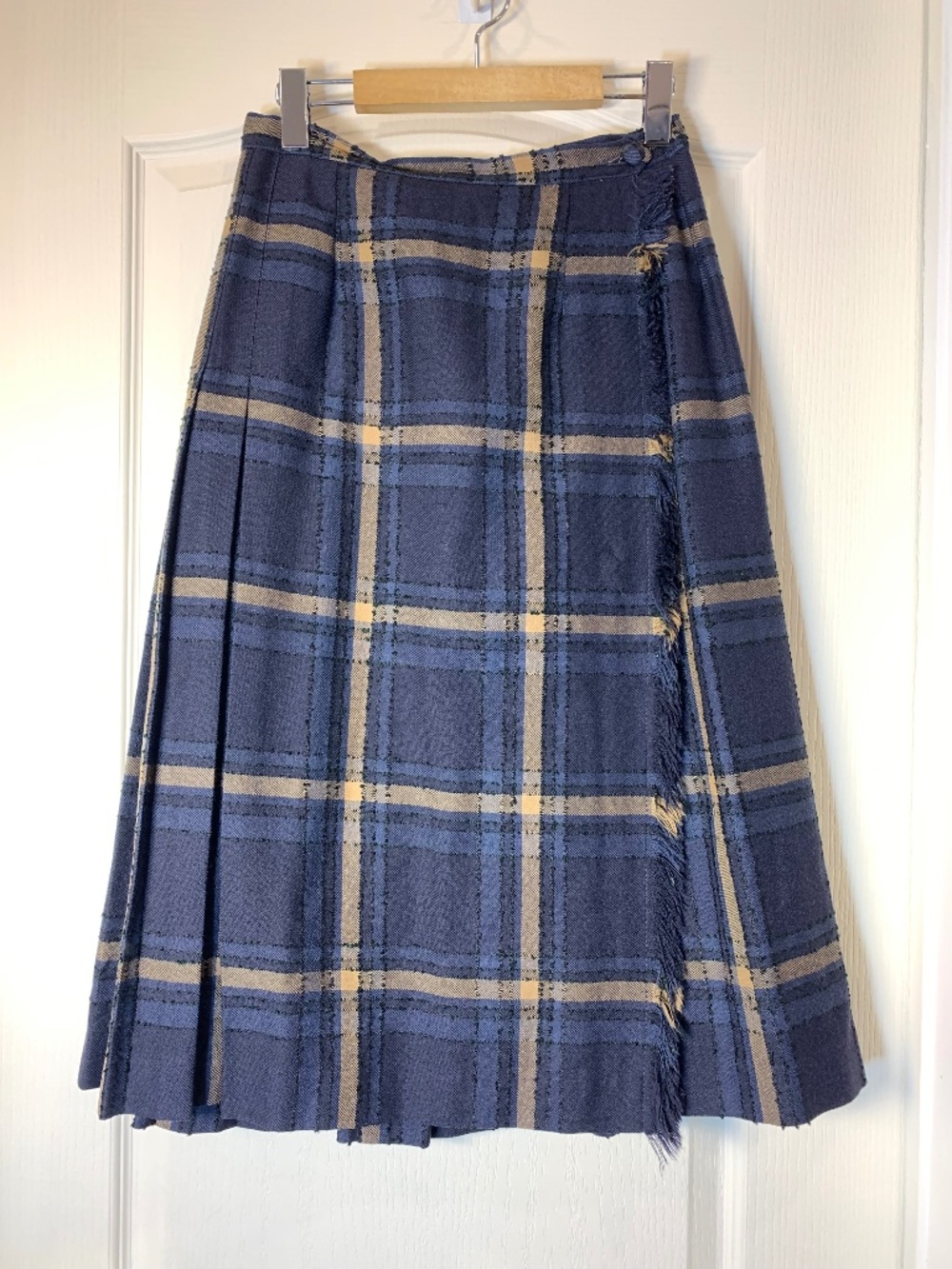 Vintage 80s Highland Queen Wool Plaid Pleated Skirt Made in Canada Size 6